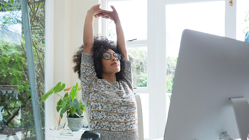 5 Estiramientos fáciles en tiempos de Home Office